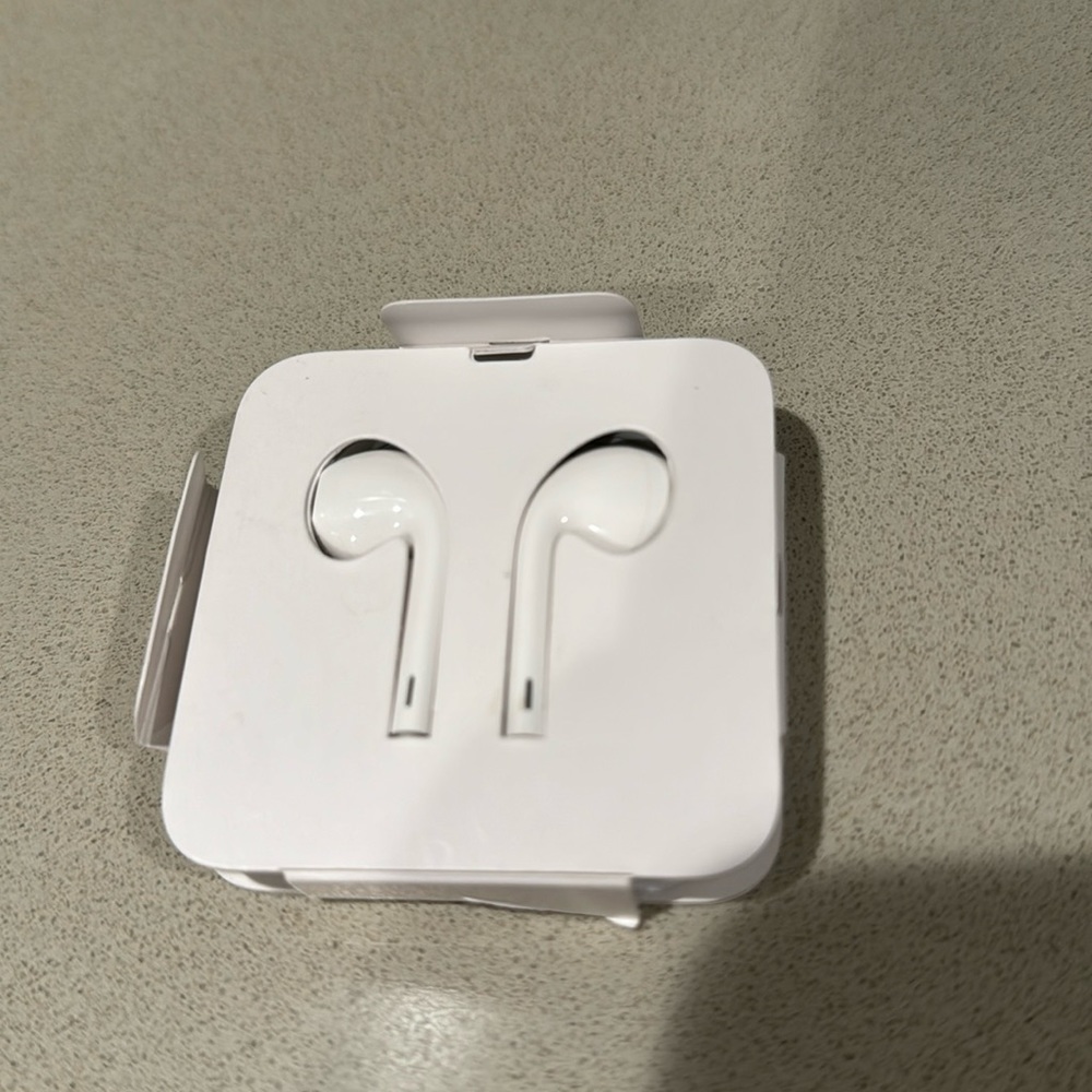 Apple wired earpods with lightning connector